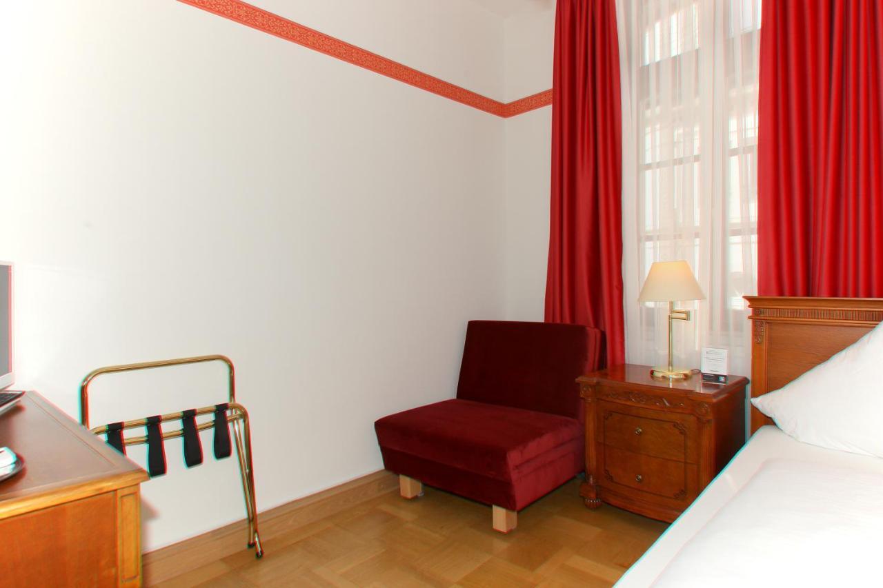 Hotel Rathausgloeckel Μπάντεν-Μπάντεν Εξωτερικό φωτογραφία