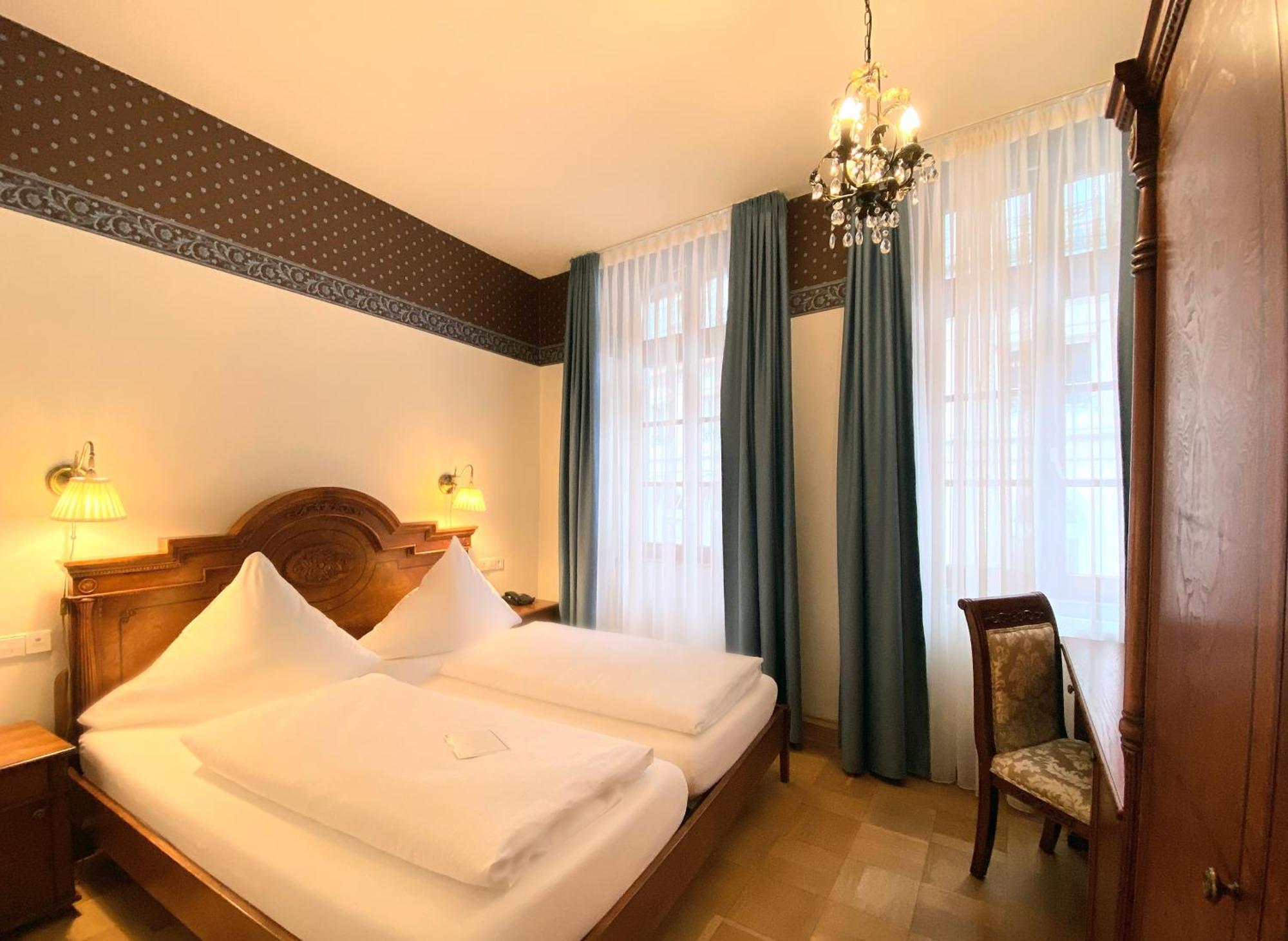 Hotel Rathausgloeckel Μπάντεν-Μπάντεν Δωμάτιο φωτογραφία